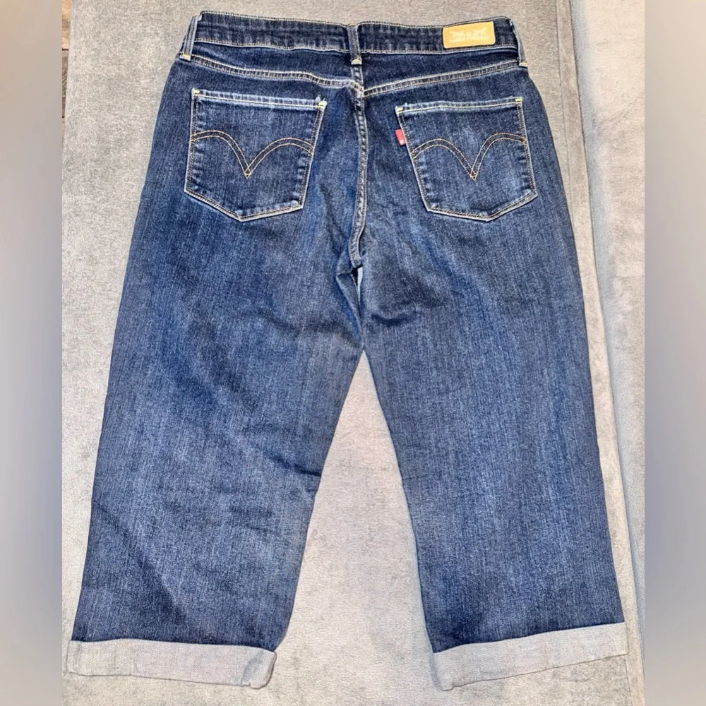 Levis Strauss- Women’s Classic Blue Denim Cuffed Capris Size 6 - Picture 4 of 15